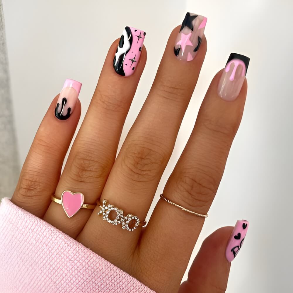 Black and pink Halloween nails with Scream movie mask art – horror-themed spooky nail idea. Beautiful Halloween nails ideas