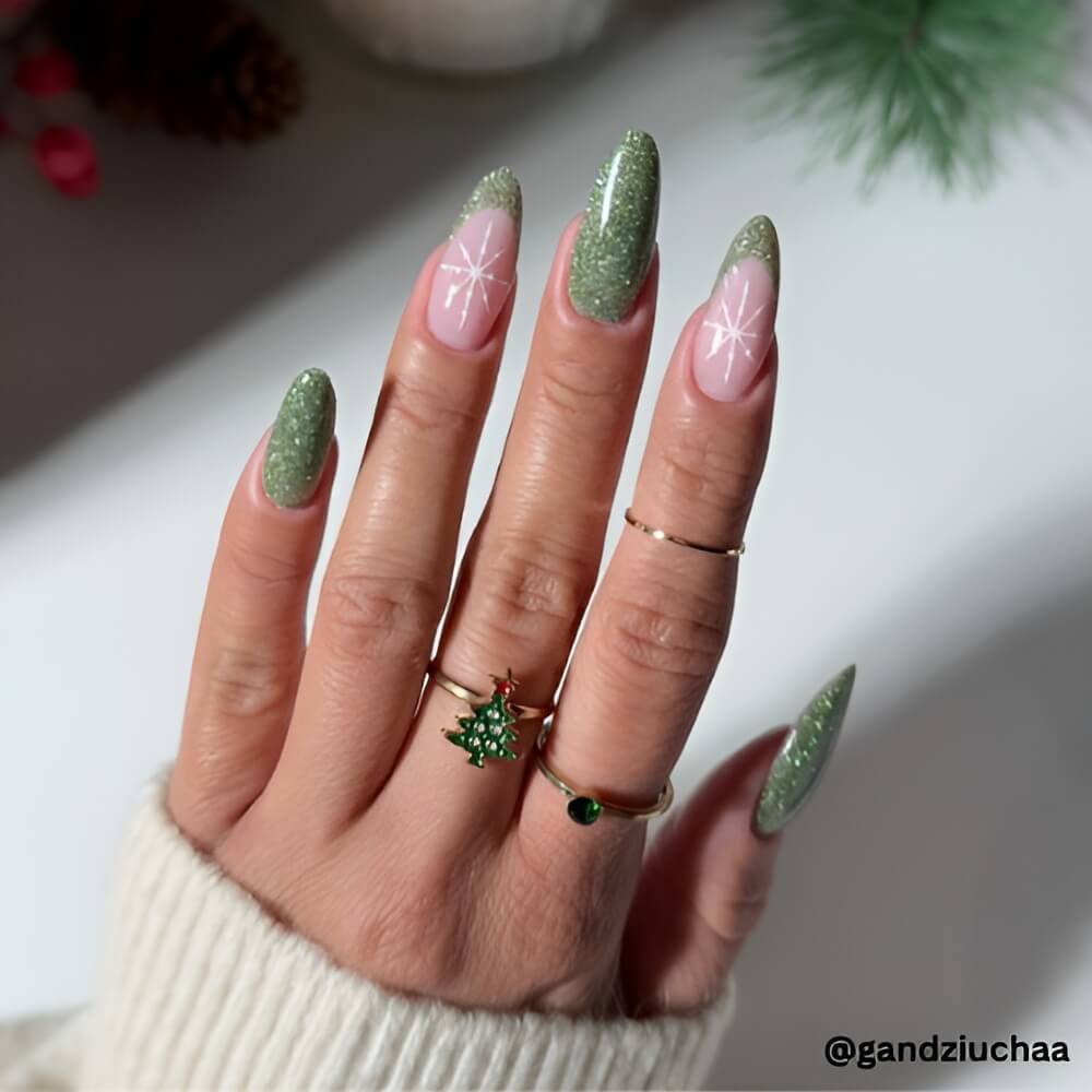 christmas-green-glitter-snowflakes-nails.jpg