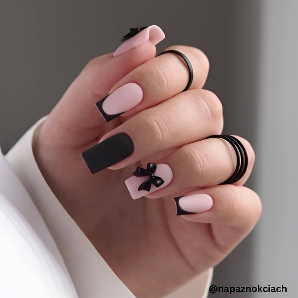 cute-black-christmas-nail-ideas
