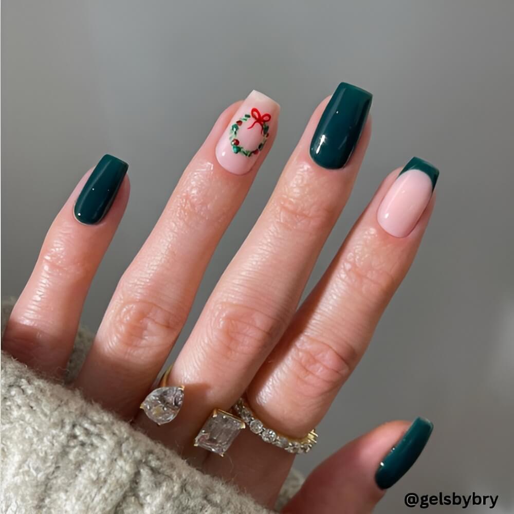 dark-green-christmas-nail-art.jpg
