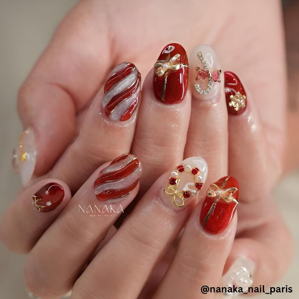 elegant-gold-and-red-christmas-nails.jpg