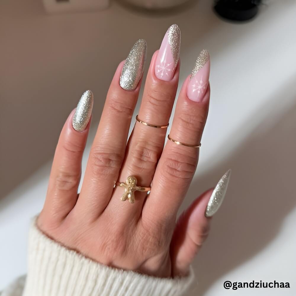 gold-glitter-christmas-nail-design.jpg