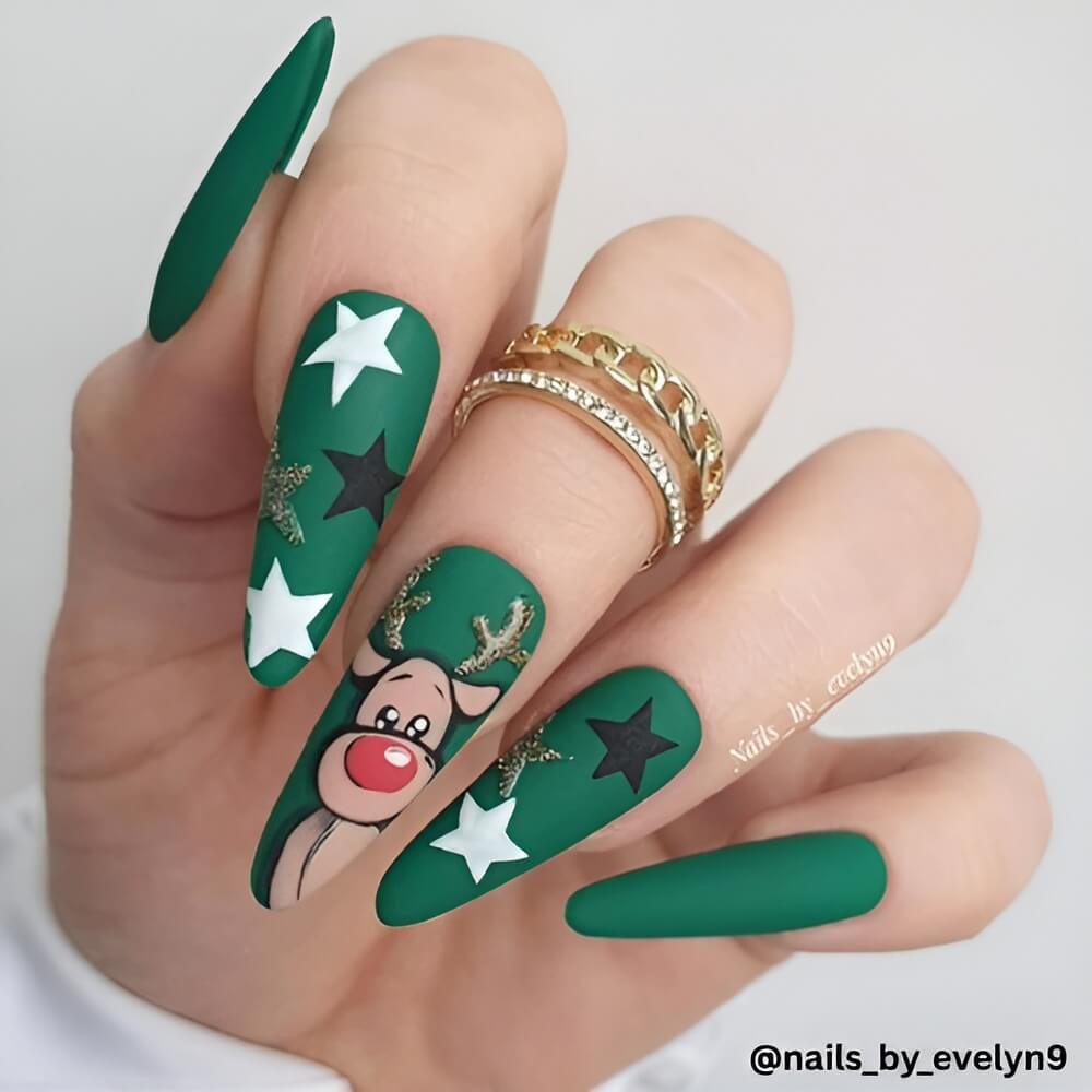 green-christmas-nails-reindeer.jpg