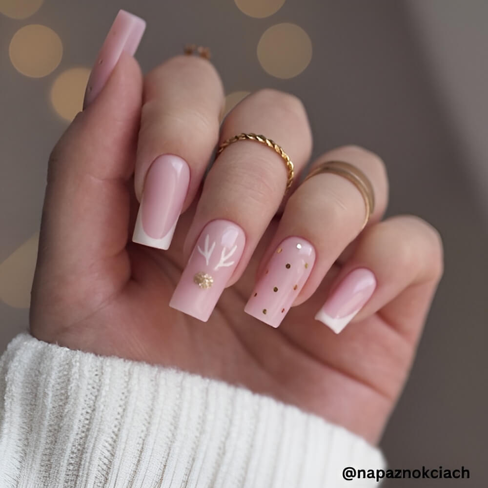 minimalist-christmas-nail-ideas.jpg