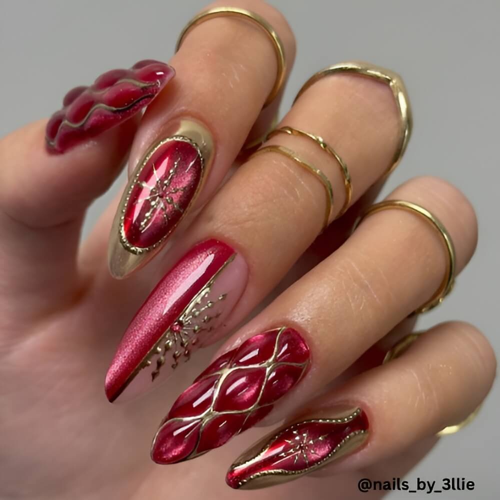 red-and-gold-christmas-nails.jpg