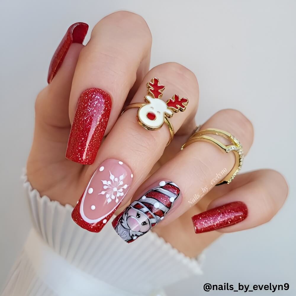 red-christmas-nails-gnomes.jpg