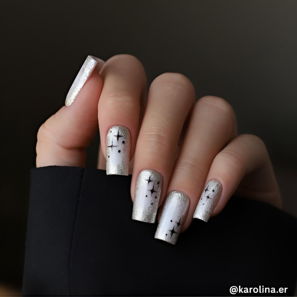 silver-christmas-nail-ideas.jpg