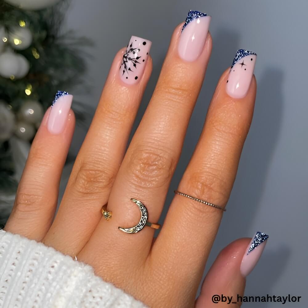 sparkly-blue-snowflakes-christmas-nail-ideas.jpg
