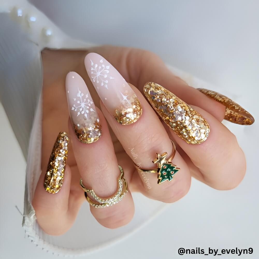 white-and-gold-christmas-nails.jpg