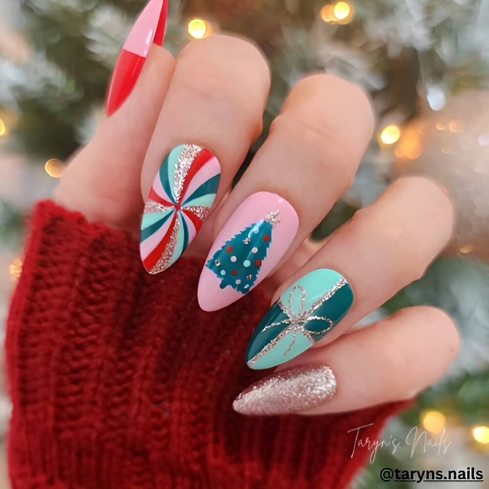 winter-themed-christmas-manicure-ideas.jpg