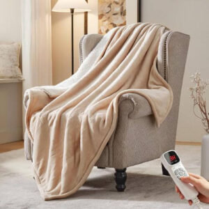 Cozy heated blanket, a warm and practical Christmas gift idea for mom